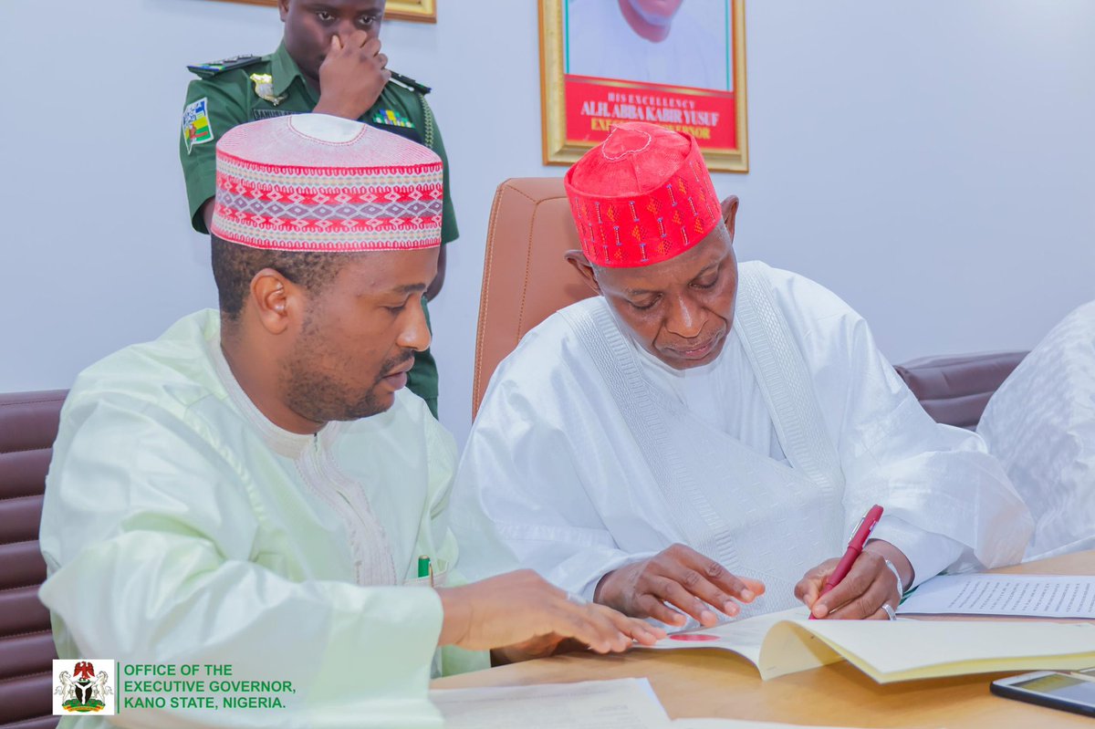 Kyusufabba's tweet photo. After signing the new Kano emirate council law at Government House, Kano, today. I hereby announce the reinstatement of HRH Muhammadu Sanusi II as the Emir of Kano State. - AKY https://t.co/et16uitJrs