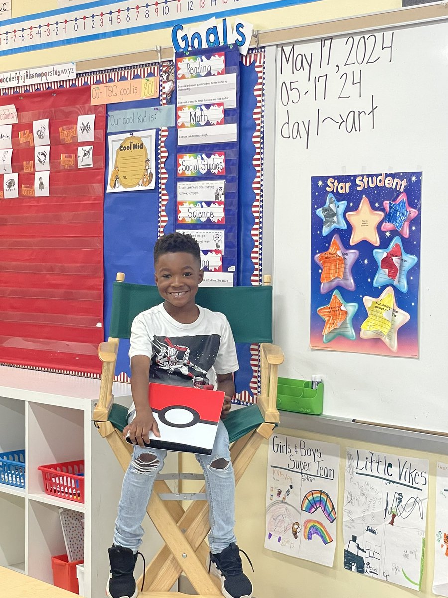 Let’s give a round of applause to our ⭐️ Star Student. During his show and tell he shared that his goal for the future is to play in the NFL 🏈.  #ClementsCrew24 #AAGV <a href="/SPLittleVikes/">Springdale Elem.</a> <a href="/PCSDViking/">PCSDVikings</a>