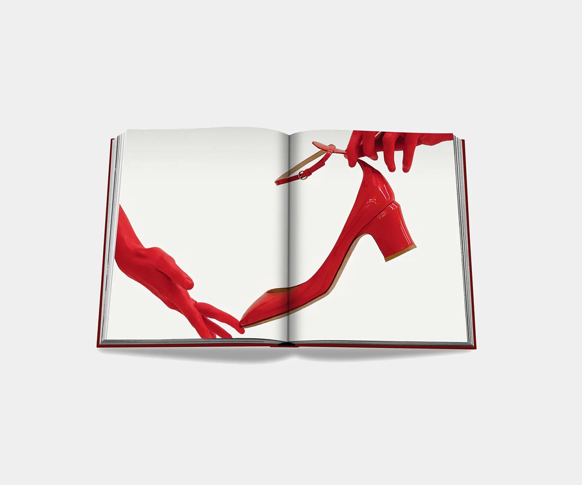 Seeing Red 🟥: Assouline's new Valentino Rosso coffee table book is a must-have for any fashion lover's home.  From iconic gowns to Rockstud pumps, explore the house's enduring love affair with the bold hue. Shop now: touchedinteriors.co.uk/collections/lu…
#interiordesign #homedecor