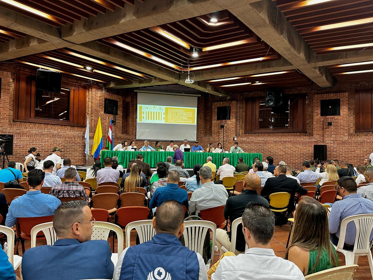 AcecolombiaCC's tweet photo. #AEstaHora | Acecolombia capítulo suroccidente participa en la Audiencia Pública de la Comisión II de la Cámara de Representantes donde se tratan asuntos de seguridad tanto de Cali como el Valle del Cauca. 
@GobValle @DilianFrancisca @JGarciaG1 @CamaraColombia @SeguridadCali https://t.co/EJSZvurdcz