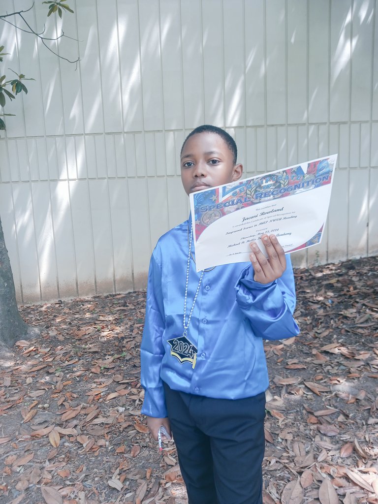 Boo_Sagittarius's tweet photo. My son leaving 5th grade todayππππππππππππππππcongrats to my baby jacari he made me so proud of him today β€οΈβ€οΈππππππ #goodbye5thgrade #hellomiddleschool #pickmeupoffthefloorππππ https://t.co/Sujy6Dgltl