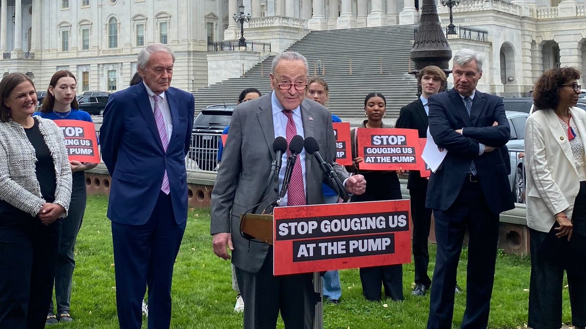 @SenMarkey @ClimatePower @SenSchumer: “There’s something wrong, very wrong, when Big Oil companies rake in the cash by polluting the atmosphere at the expense of the American people. We Democrats are going to keep working to shine a spotlight on Big Oil and hold them accountable.”