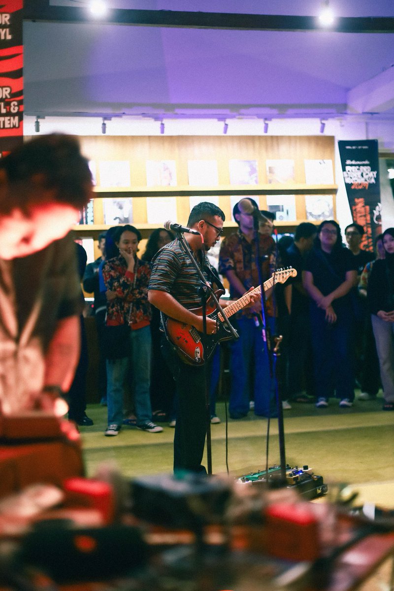 SenjaDalamProsa's tweet photo. silaturahmi (x) #LRShow
14 Mei 2024_LokanantaRecordStore 🎶 https://t.co/vxUV0DDy6w