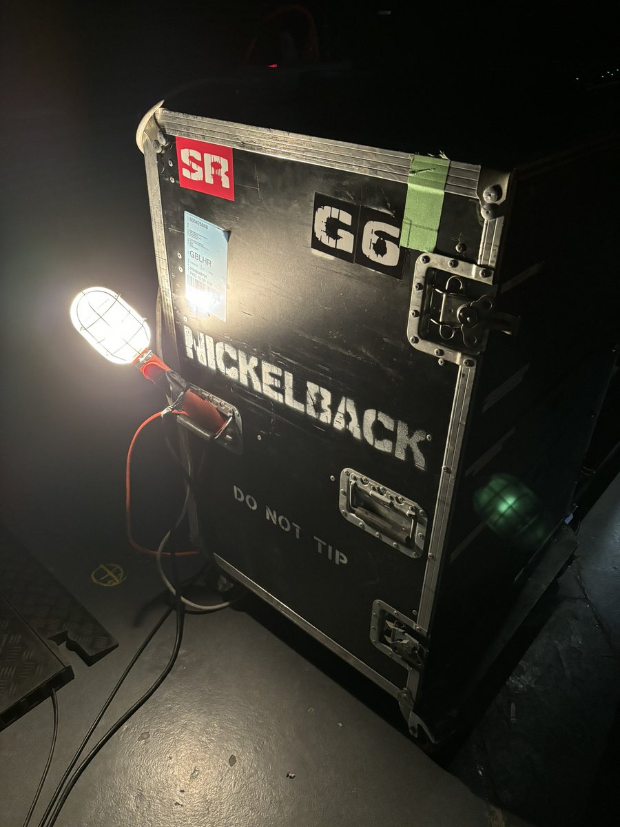 FacesOfLucid's tweet photo. #NickelbackVIP https://t.co/FwsYUKCgxR