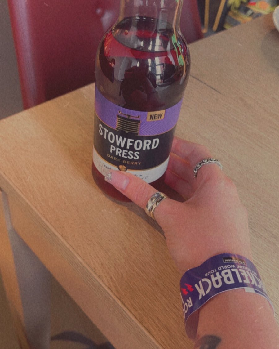 FacesOfLucid's tweet photo. #NickelbackVIP https://t.co/FwsYUKCgxR
