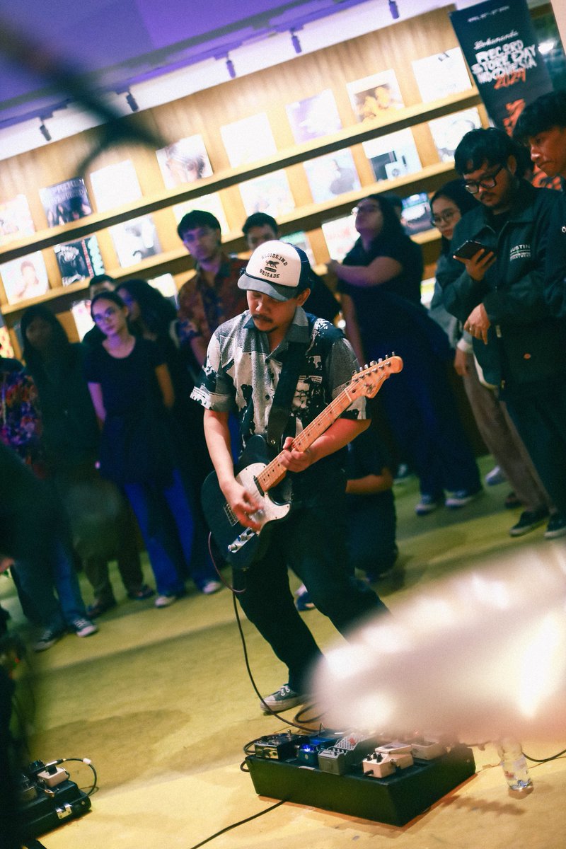 SenjaDalamProsa's tweet photo. silaturahmi (x) #LRShow
14 Mei 2024_LokanantaRecordStore 🎶 https://t.co/vxUV0DDy6w