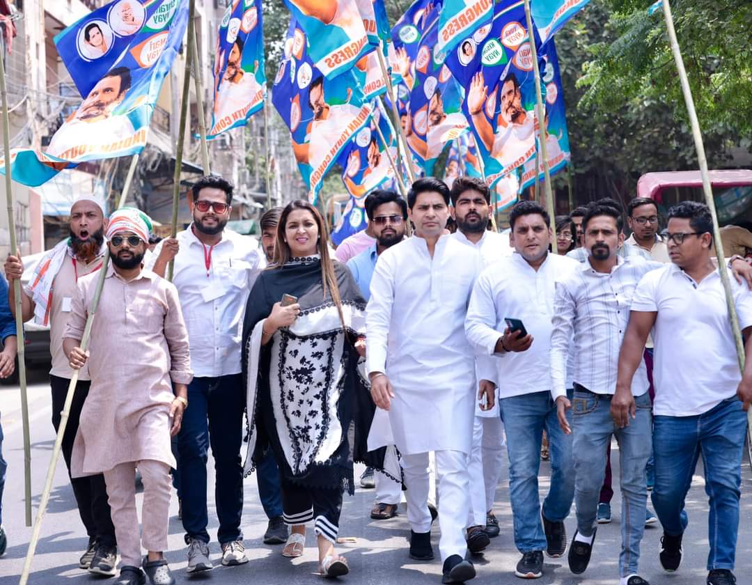 Ajayadavinc's tweet photo. आज जननेता Rahul Gandhi जी ने उत्तर-पूर्वी दिल्ली लोकसभा क्षेत्र से प्रत्याशी @kanhaiyaKumar जी के पक्ष में आयोजित जनसभा को संबोधित किया।

इस जनसभा में दिल्ली प्रदेश युवा कांग्रेस प्रभारी @imKhushbooIYC    जी एवं प्रदेश अध्यक्ष श्री @RannvijayLochav    जी अपने प्रदेश पदाधिकारियों के साथ उपस्थित रहे।

25 मई को हाथ का बटन दबाएं #INDIA गठबंधन को विजयी बनाएं। @DelhiPYC @INCDelhi