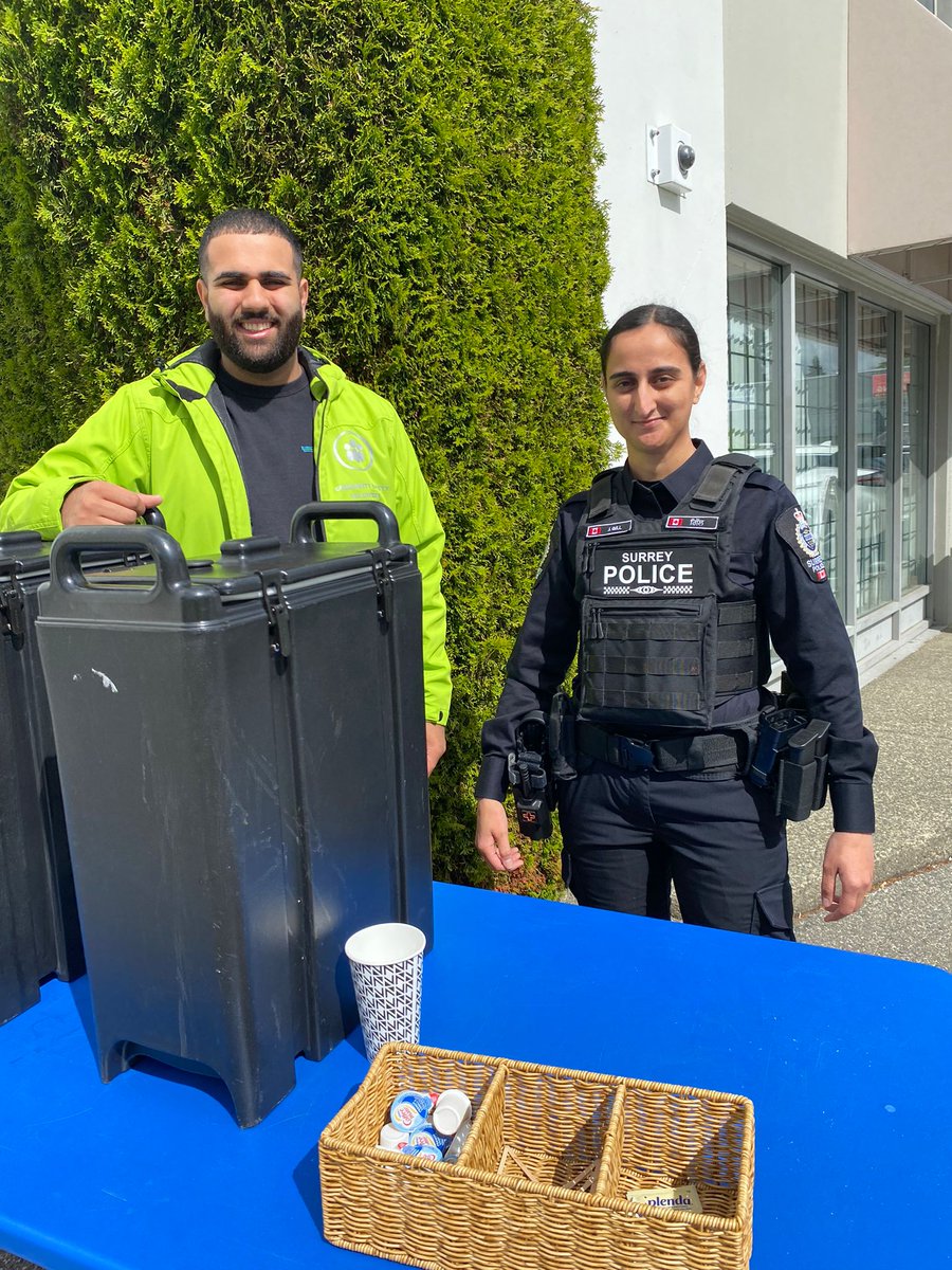 On Tuesday our #Greenteam was at the @SurreyFoodBank with @surreyps for 'Coffee with the Community'. Join us next time for a cup of coffee, juice or tea with some great individuals! ☕️ #MakeADifference #positiveimpact #leadership #lawenforcement #inspiring #skills @CityofSurrey