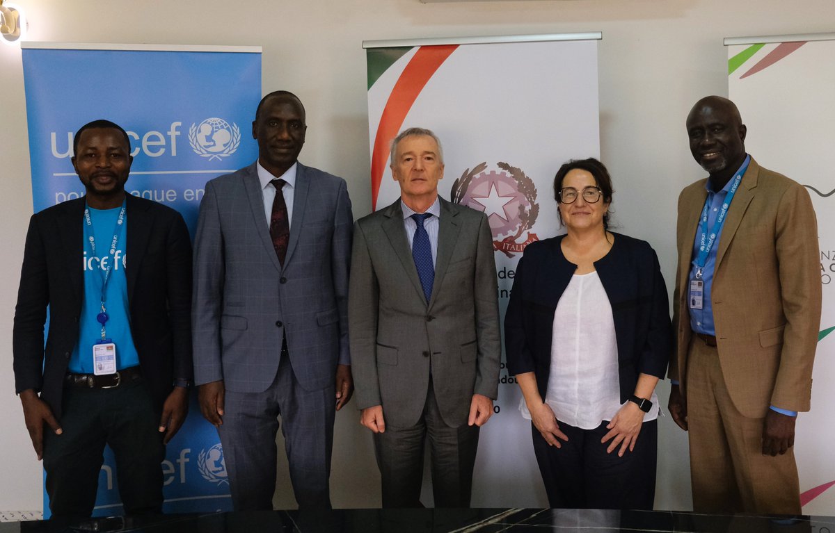 🇧🇫 DARE VOCE AI GIOVANI DEL #BURKINAFASO 🇧🇫

🖊️<a href="/ItalyinBurkina/">Italy in Burkina Faso 🇮🇹🇪🇺</a>, <a href="/AICSBurkina/">AICS Ouagadougou</a> e <a href="/UNICEF_Burkina/">UNICEF Burkina Faso</a> hanno firmato questa mattina l'accordo per il programma 'Giovani in azione'.

👉 Tutti i dettagli: ouagadougou.aics.gov.it/news/2024/1329…

🇫🇷 Version française: ouagadougou.aics.gov.it/fr/news/2024/1…

<a href="/aics_it/">AICS Cooperazione_it</a>