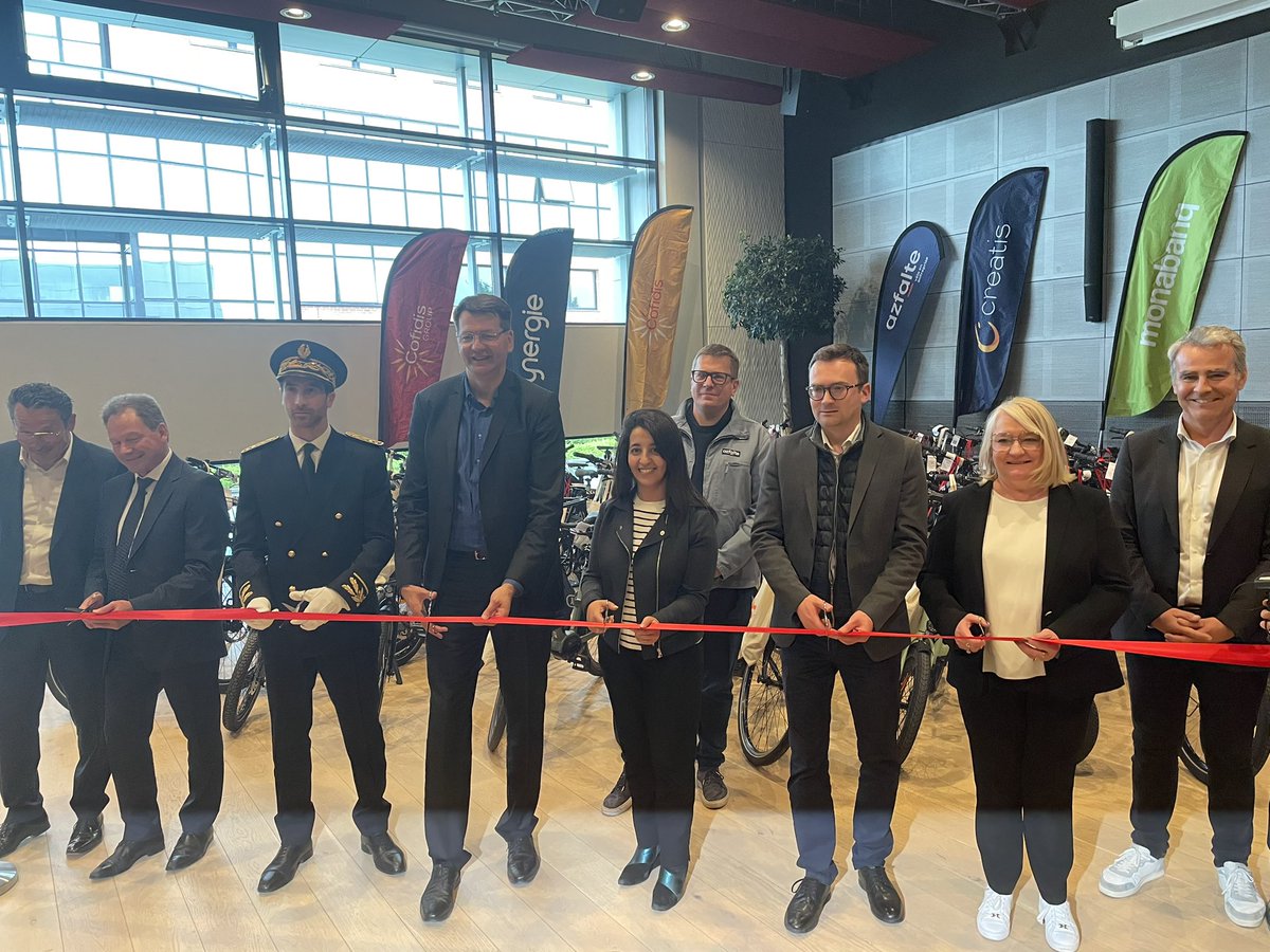 Nous devons changer la perception du vélo en France, encore trop associée aux loisirs, pour l’inscrire dans la mobilité du quotidien, notamment professionnelle. C’est pourquoi, en ce mois de « mai à vélo », j’ai souhaité souligner l’importance du développement de la pratique