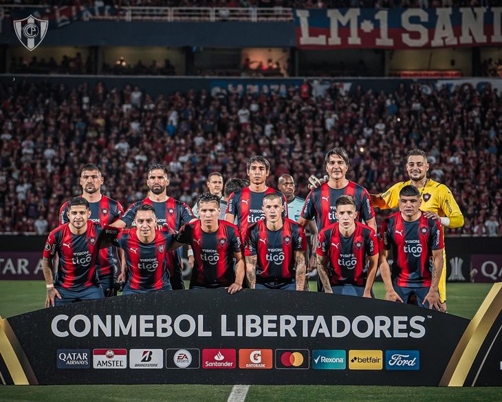 Cerro Porteño 𝐡𝐮𝐦𝐢𝐥𝐥𝐚𝐧𝐝𝐨 a los mejores equipos del mundo y la lista de todos sus títulos internacionales. 🐐 🇵🇾

Abro hilo masivo 🧵👇🏽