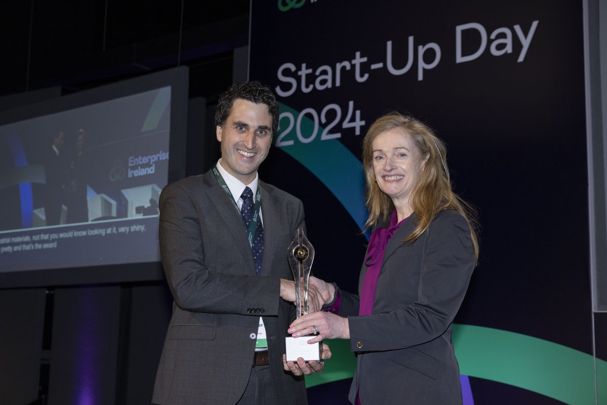 Congratulations to Dr. @ConorJudge5 the overall winner of HIHI/EI Clinical Innovation Awards 2023 with his product (AI-BP) an AI Hypertension Management Platform @roinnslainte @DeptEnterprise @HSELive @Entirl @uniofgalway @saoltagroup @NHSEngland @HIHIreland @RCSI_Irl