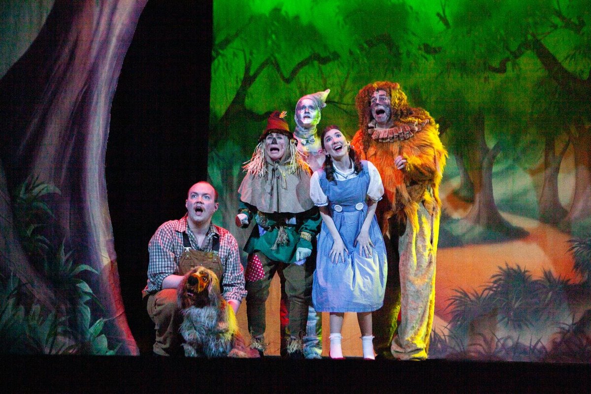 REVIEW: Charles Hutchinson's verdict on York Musical Theatre Company in The Wizard Of Oz, Joseph Rowntree Theatre, York, until Saturday **** charleshutchpress.co.uk/review-york-mu… @YorkMusicalThCo @jrtheatre #SadieSorensen #TheWizardOfOz #KathrynAddison #JohnAtkin #theatre #musical #York