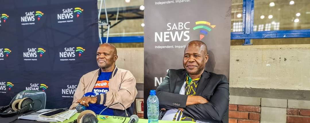 ANCLimpopo's tweet photo. ANC Peter Mokaba Regional Chair Cde John Mpe was representing the ANC on the Thobela FM Elections Debate today, broadcasting from the Ngoako Ramatlhodi Sports Complex in Seshego. The Regional Chairperson was supported by hundreds of ANC members and supporters.
#VoteANC https://t.co/XzBynxlVgd