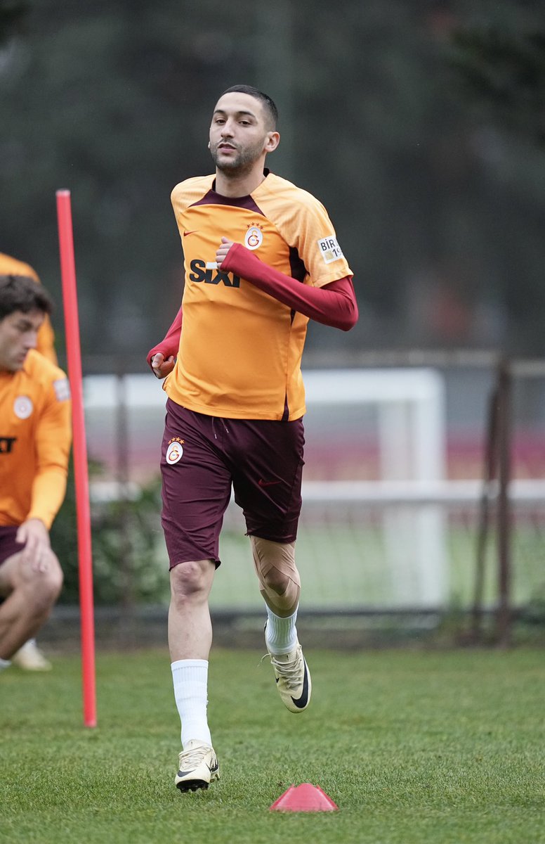 YaseminElliyedi's tweet photo. @GalatasaraySK Thank God to having you…. #HZ22 ❤️ https://t.co/40PRsqfsYW