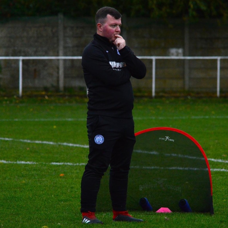 FCFleetTown's tweet photo. Management Team Retained for 24/25 ✍️

We are pleased to announce that Elliott Hunt and his management team have committed to the Blues for another season at the helm

Read the full article on our website👇

#FT2GETHER | #COYB
