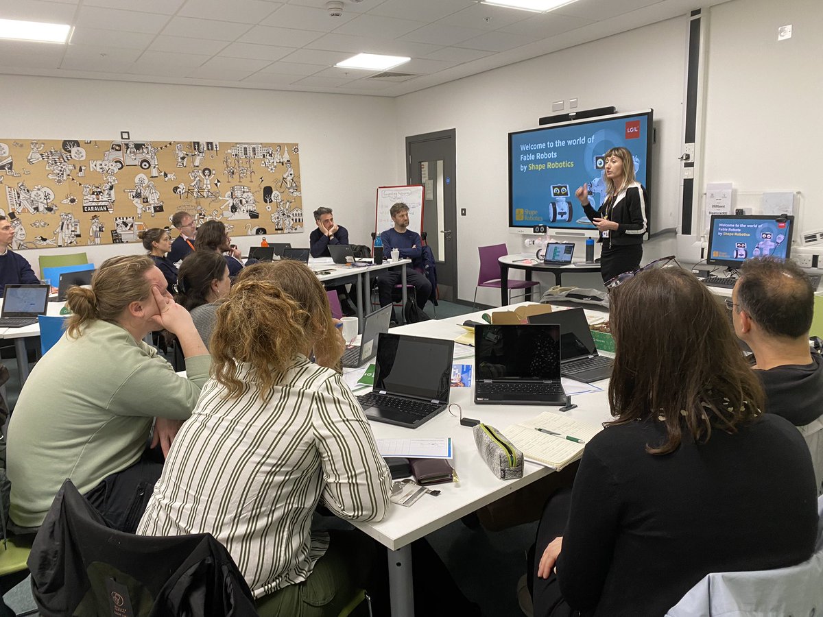 katypotts's tweet photo. More 🙏 #IslingtonSchools Partners this Week’s #Computing 
🌞 @CommonSenseEd NEW AI #Onlinesafety SoW 
🌞LGfL @ShapeRobotics #EdTechHubs @stjhighgate 
🌞@_LightRoomLDN #Moonwalkers Teacher 🎫 
🌞 @microbit_edu BBCPlaygroundsurvey  
Training back school already @DraytonParkSch 🙌 https://t.co/qrWzsReH9g