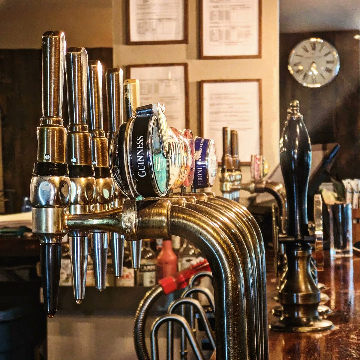 3 weeks until Father's day! Time to treat your dad this year with an expertly poured pint of Guinness & a delicately braised rump roast from the chequers.
@youngspubs #Youngsgpubs #fathersday #guiness #pubsbest #UEFAEURO2024 #bristolwhatson #hiddengems #sundaydinner #instafoodie