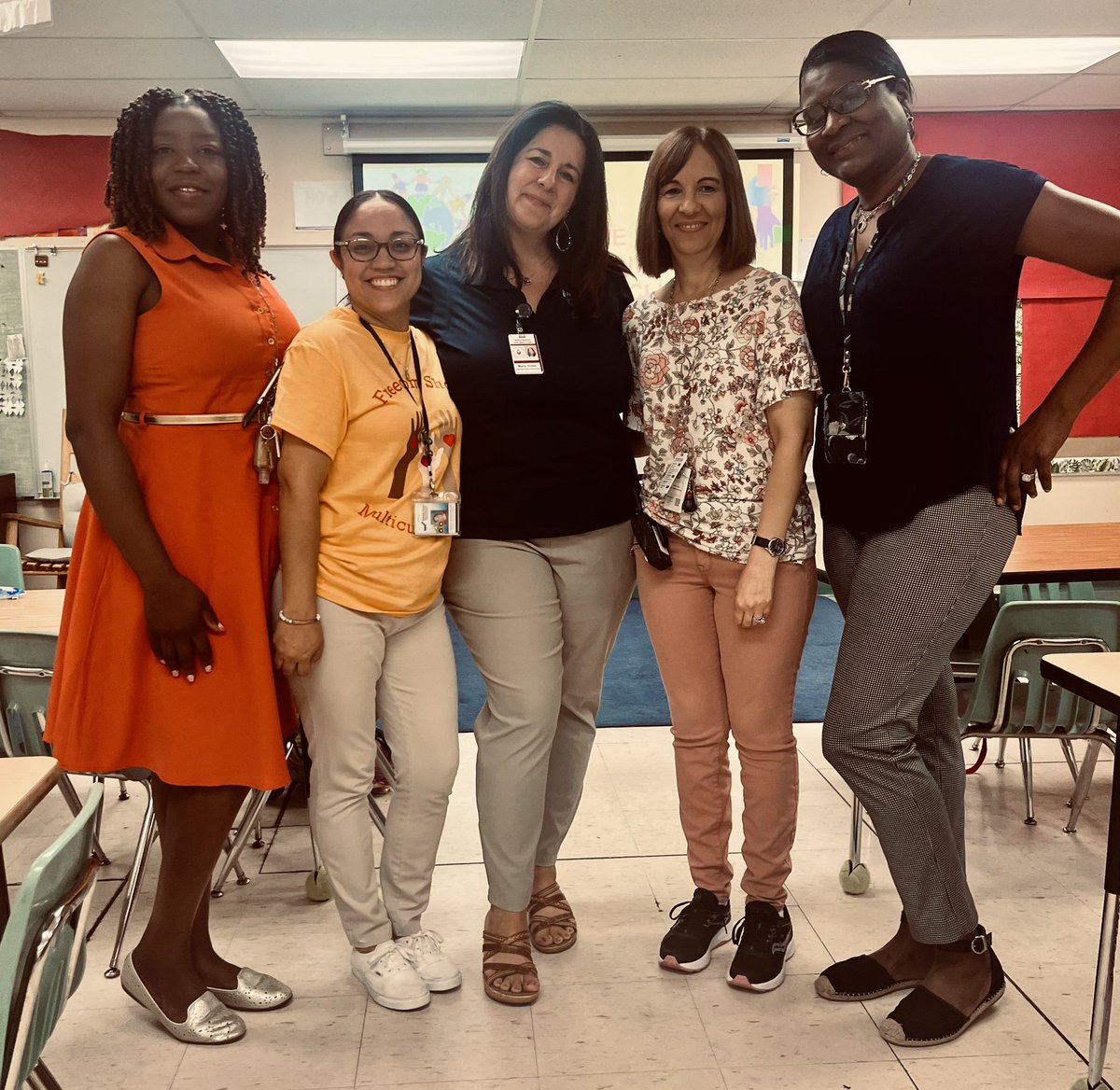 What a lovely opportunity to do a cultural presentation at my old 🏠 🦅<a href="/FreedomShoresES/">Freedom Shores</a>  for Spanish Club 🇪🇸 students &amp; teachers ❤️🤍💙Miss these ladies <a href="/vserrano2628/">BriceñoGuidance_FSE</a> <a href="/nelly_coffman/">Nelly Coffman</a>  <a href="/Duallanguagepbc/">Dual Language PBC</a>