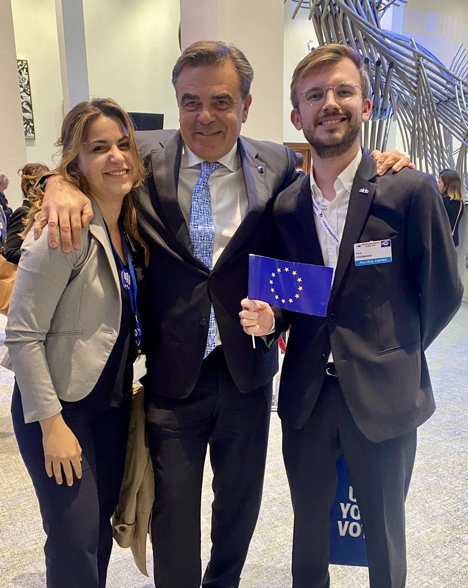 Guess what! We have finally achieved having the European 🇪🇺 flag at an <a href="/EBU_HQ/">EBU</a> event! 😉👏🏼 #EurovisionDebate