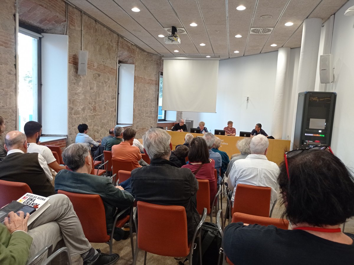 Fantàstica batalla historiogràfica a cinc bandes aquesta tarda a la UPF al voltant del llibre 'Ni una, ni grande, ni libre' de Nicolás Sesma. Gaudint com un lelo.