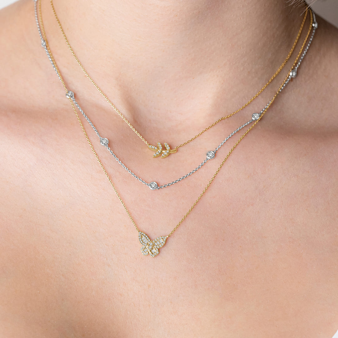 💍 Our amazing collections of layerable necklaces are perfect for adding depth and dimension to your outfit. Explore our range and layer up in style! 💫 #DiamondJewelry #LayeredLook #DunkinsDiamonds