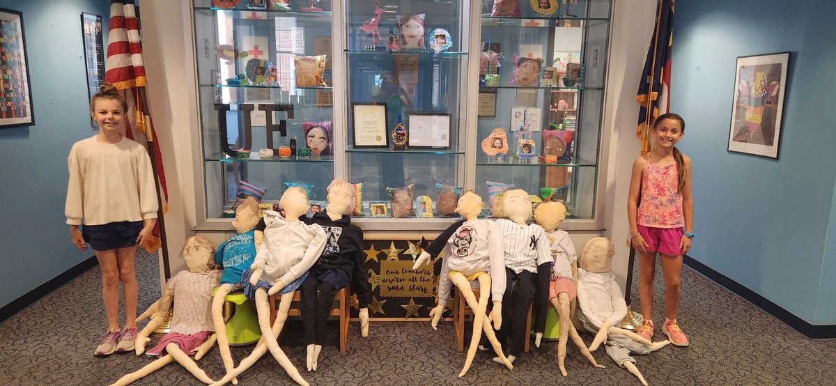 More life-size soft sculpture puppets!