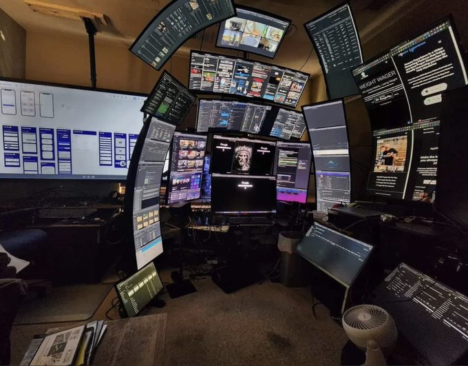 rate my setup <3 https://t.co/l7VA4Uo8ut