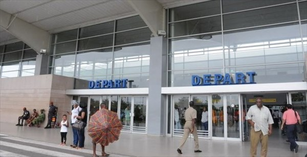 #CotedIvoire - Le trafic passager à l'#aéroport international d'#Abidjan retrouve son niveau d'avant covid-19, mais reste encore loin de son pic des dix dernières années. sikafinance.com/marches/cote-d…