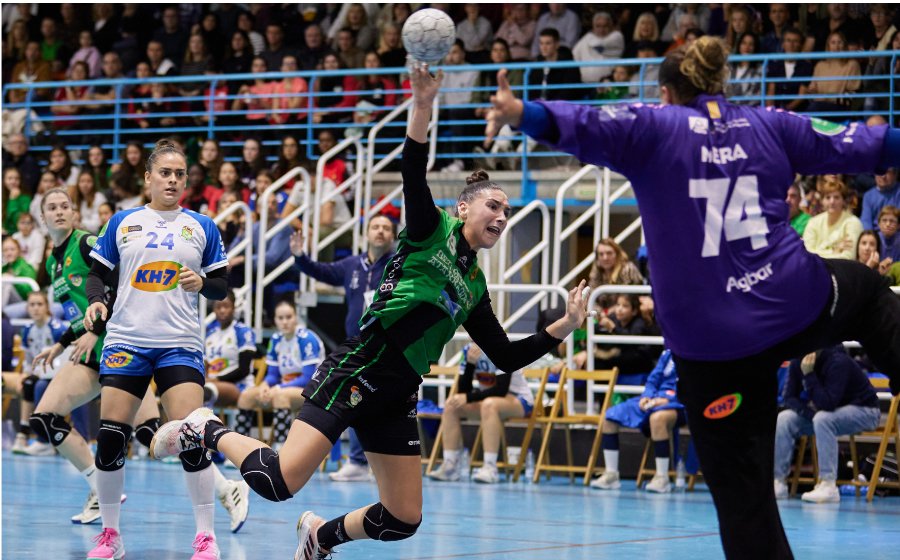 El KH-7 @BMGranollers juga el dissabte a Navarra contra el @Beti_guerreras, en l'anada del 'play-off' pel setè lloc de la Divisió d'Honor Elit Femenina. La tornada serà el dimecres a l'Olímpic. ➡️ cathandbol.cat/femeni/dhfemen…