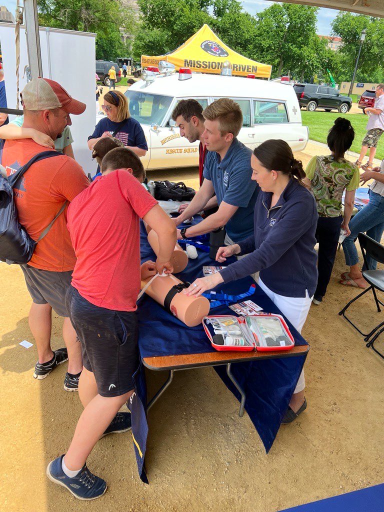 We’re on the National Mall with Dr. Megan Quintana and <a href="/GWSurgery/">GW Surgery</a> training the public on how to Stop the Bleed! #EMSWeek #StopTheBleedDay <a href="/acsTrauma/">The ACS Committee on Trauma</a> <a href="/NAEMT_/">Nat'l Assoc of EMTs</a> @ACEPNow