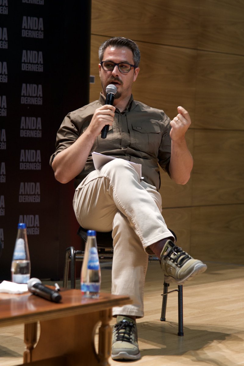 andadernegi's tweet photo. 1. Uluslarası Afet Film Festivali kapsamında düzenlenen “Savaş, Göç ve Medya” panelimizde bizlerle buluşan; bizlere anılarını aktaran Sn. Prof. Dr. Murat Erdoğan, Sn. Öğr. Gör. Dr. Gökhan Evecen, Sn. Mustafa Deveci ve Sn. Erçin Ertürk’e teşekkür ederiz.
#uaff #uaffest #uaffestival #anda #andaderneği #andayanında