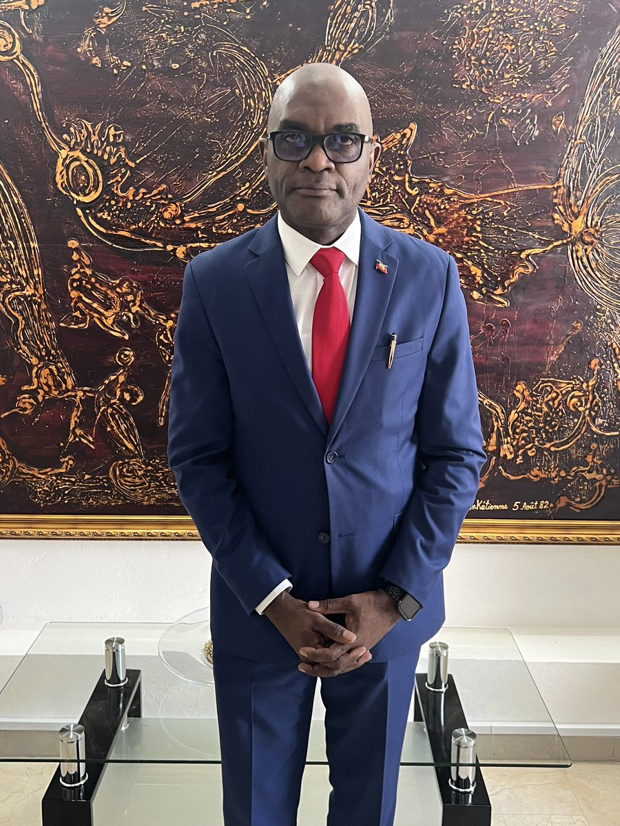 JDAN2406's tweet photo. 221ans du bicolore haïtien 
#AYISYENMWENYE
#JD https://t.co/1hI2Vhog9d