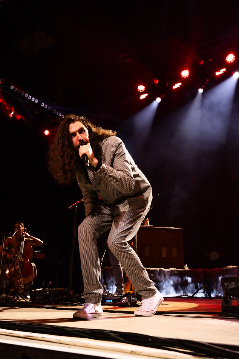 Hozier's tweet photo. Syracuse, Thank you 🖤

📸 @ruthlessimagery https://t.co/3GN2Y7SPc8