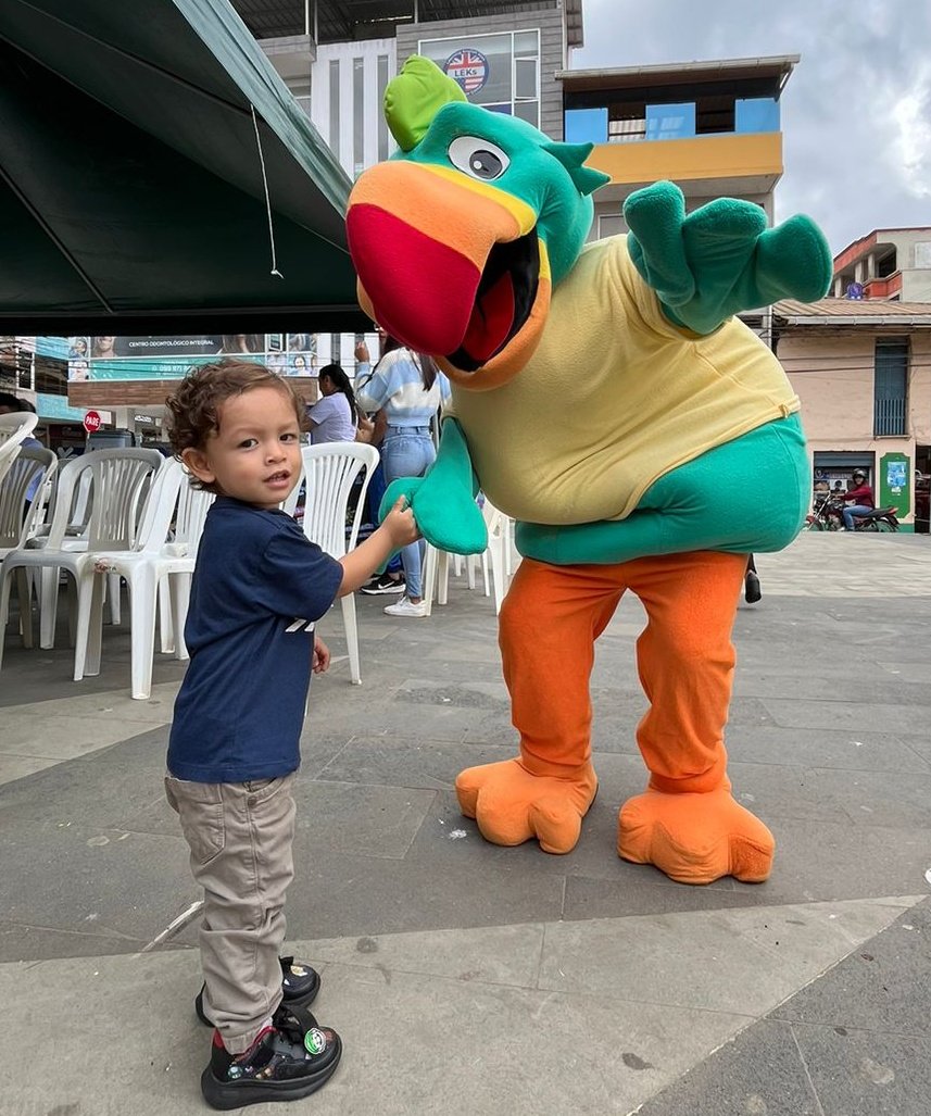 Salud_Loja's tweet photo. @Salud_Ec @GoberLoja @CronicaLoja @HORA32LOJA @MPGonzalez01 La vacuna contra COVID-19 se aplicará a niños que no hayan recibido la vacuna anteriormente: 
🔹Niños desde los 6 meses a los 4 años, 11 meses, 29 días.
🔹Niños desde los 6 meses con inmunosupresión.
🔹Niños mayores de 5 años de edad. https://t.co/aXd4wIXuBE