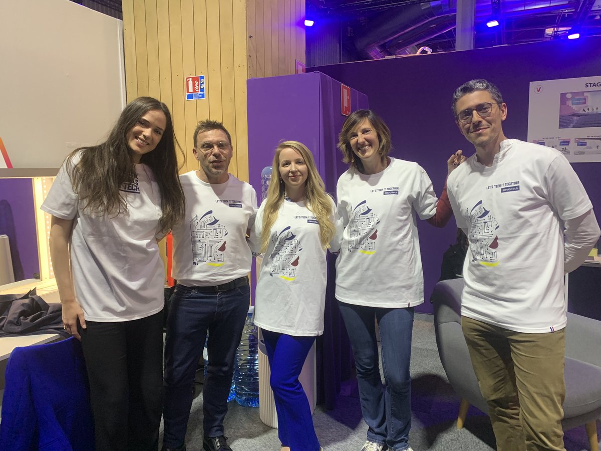 Oh la belle brochette que voilà, toute habillée en mode <a href="/WogiTech/">WoGiTech</a> avec de gauche à droite Zoé la cofondatrice de @FringuantAI, bibi, Doreen de <a href="/Scaleway/">Scaleway</a>, Laura de <a href="/Meta/">Meta</a> et Marwan de <a href="/StationF/">Station F</a> juste après un super panel (très féminin) à <a href="/VivaTech/">VivaTech</a> 
cc <a href="/SANDDELA/">Sandrine Delage #WoGiTech #Vivatech</a> <a href="/MartinSignoux/">Martin Signoux</a>