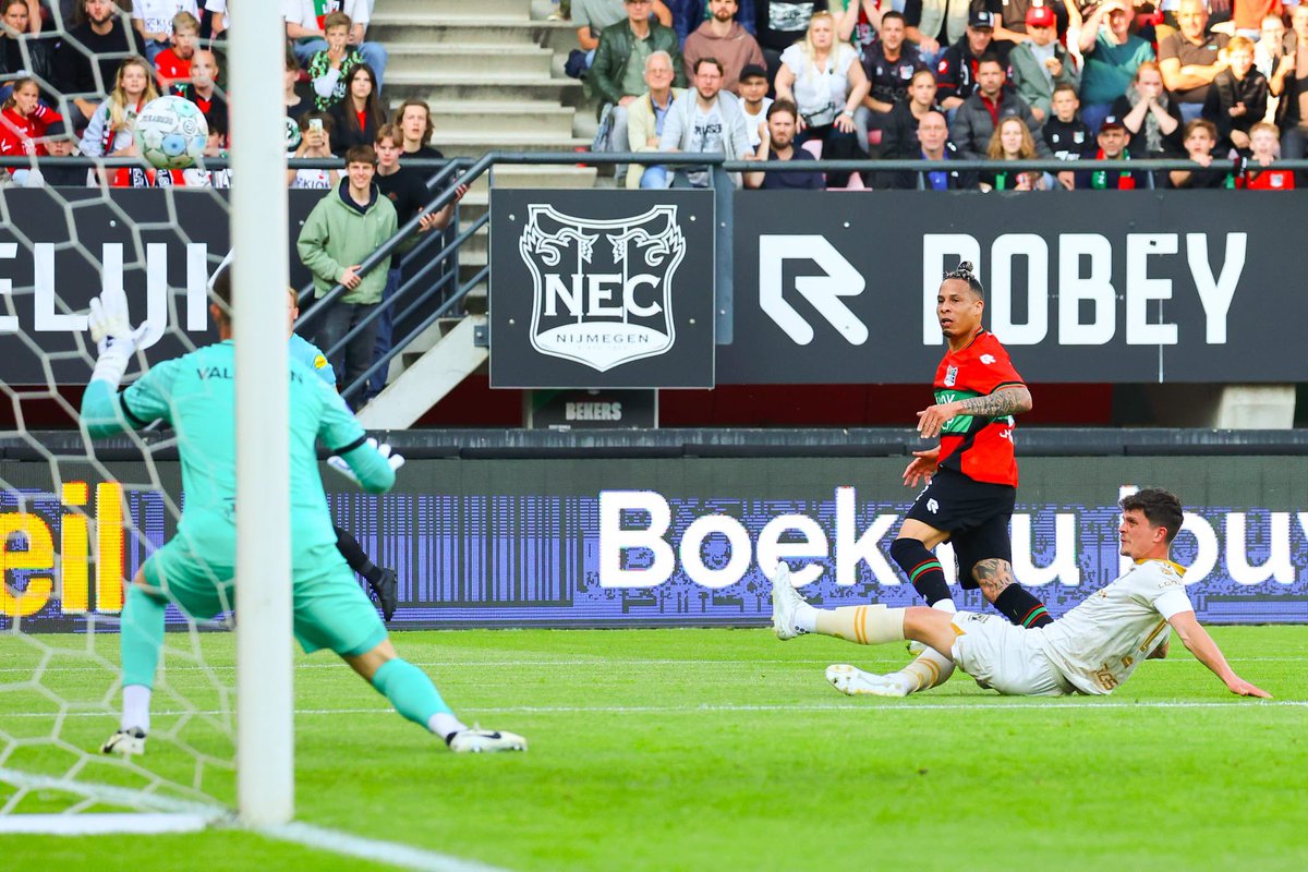 Rust in de Goffert, beide teams weten niet te scoren in de eerste helft. Go Ahead Eagles waren nog wel het dichtste bij een doelpunt. Bij NEC is het erg slordig.  #necgae #necnijmegen.