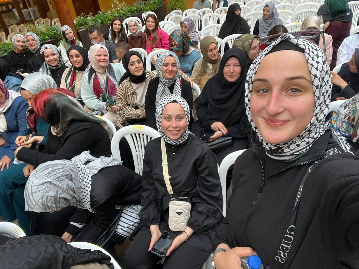 📍GSB Sungurlu Öğrenci Yurdu

Öğrencilerimiz İlçe Vaizesi Tuğba Dönmez ve Manevi Danışman Güllü Öztemel ile birlikte Bekir Develi'nin "Kudüs Bizim Neyimiz Olur? " konulu sohbetine katıldı.