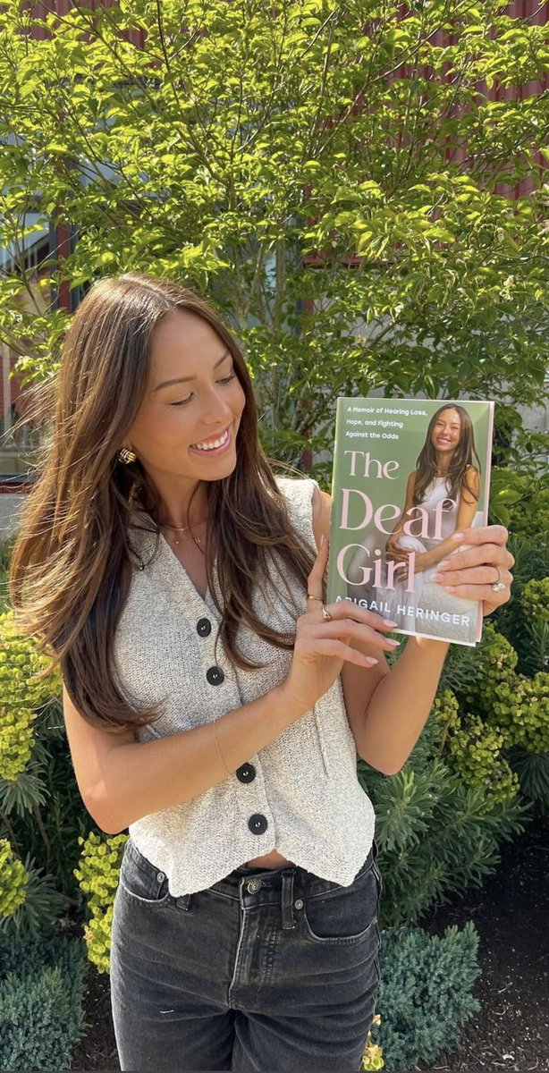 zacharyreality's tweet photo. Abigail wrote a book! #bachelornation https://t.co/652t9W1P88