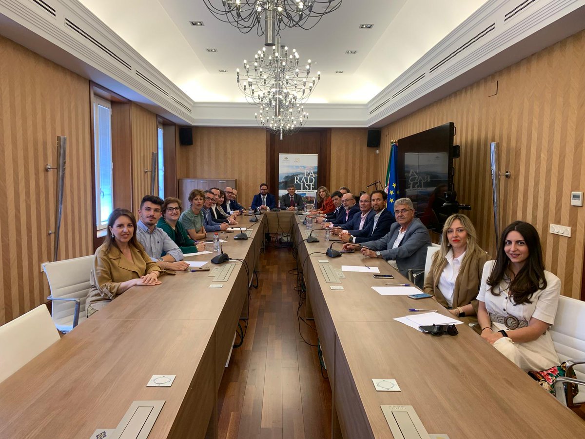 Intensa mañana de trabajo hoy en Motril, donde se ha trasladado la Comisión de Desarrollo Provincial de la CGE. 

En el encuentro, la Confederación ha vinculado el crecimiento de Granada al desarrollo del “enorme potencial” de la Costa y de sus infraestructuras.