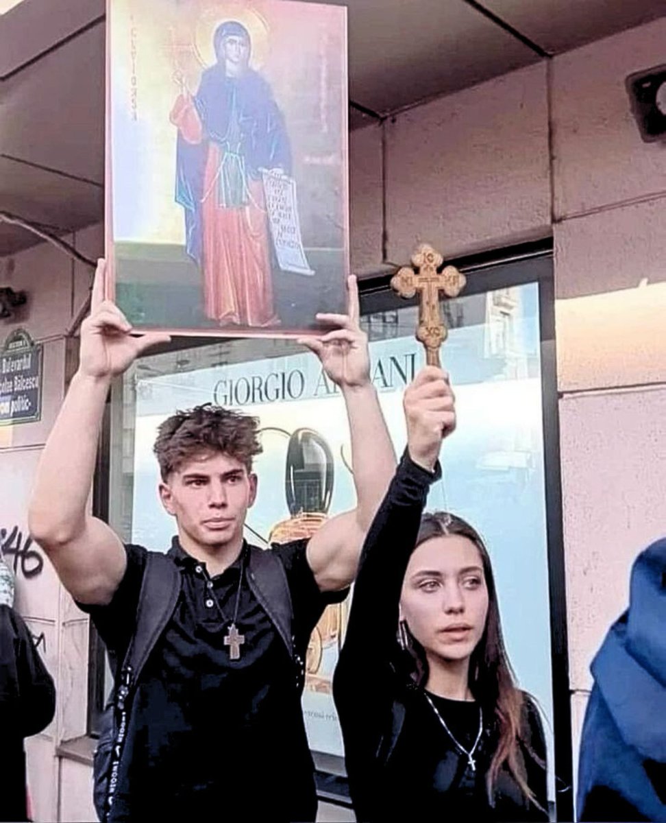 Romanian teens standing against LGBTQ parade in Bucharest, Romania

🇷🇴