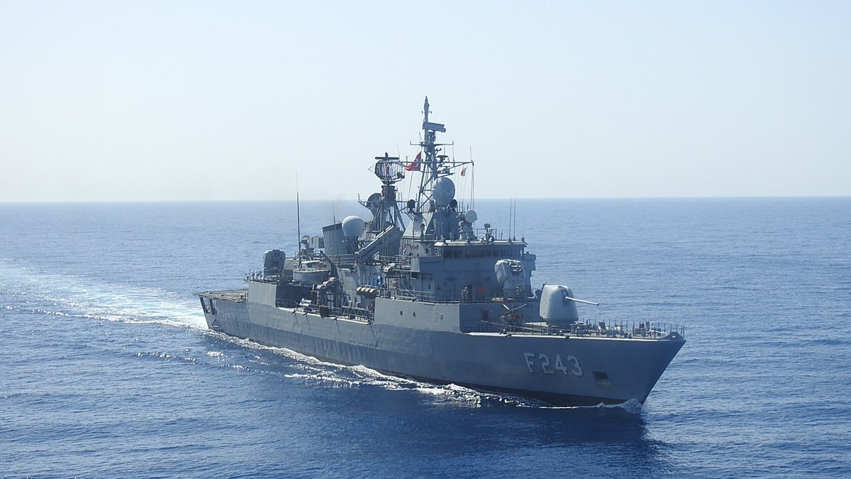 Türk Deniz Görev Grubunda bulunan TCG YILDIRIM fırkateyni, Libya açıklarında “Helikopter Eğitimleri” icra etti.