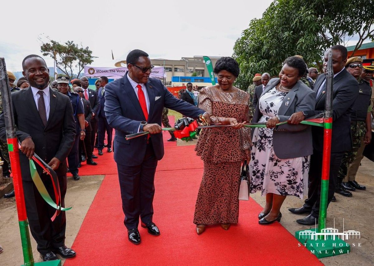 JUST IN! Malawi's President @LazarusChakwera officially opens the highly anticipated #MalawiTradeFair in Blantyre! Our founder @DrWiselyPhiri, President of @MCCCI_MW, is leading the charge! Check out the photo! #MCCCI #TradeFair #Business #Economy #SPARCTheUndisputed #ITCompany