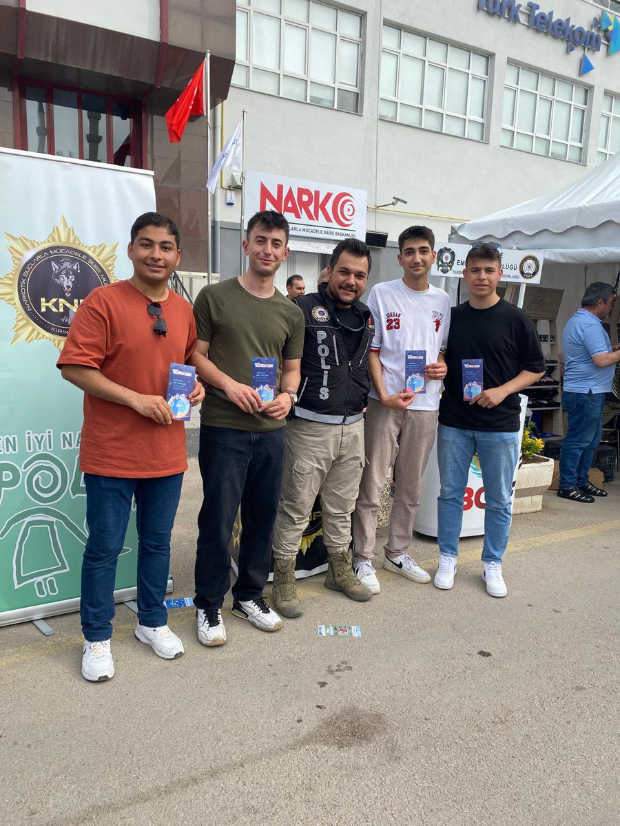 kirikkalepolis's tweet photo. Narkotik Suçlarla Mücadele Şube Müdürlüğümüzce #KaleFest 2024 etkinliklerine katılan vatandaşlarımıza; “En İyi Narkotik Polisi Anne" ve “Narko Gençlik” projeleri kapsamında bilgilendirme yapılarak UYUMA uygulaması tanıtılmıştır.
@EmniyetGM @NarkotiksmDB @TC_kkalevalilik https://t.co/rRem0clfQR