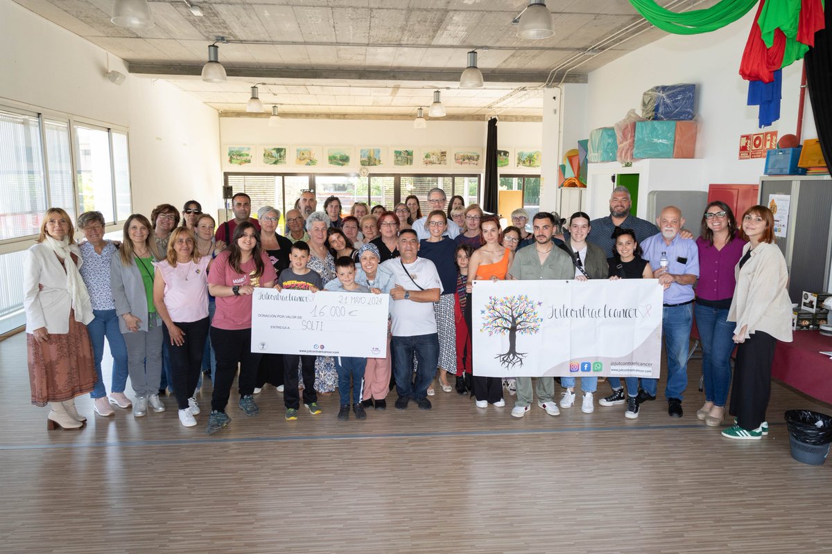 Muchas gracias a #JutContraElCáncer por su recaudación de 16.000 € a nuestro proyecto HOPE, el primer estudio liderado por pacientes con cáncer de mama metastásico en España. 👀🔗 soltihope.com La Dra. @SoniaPernas y el Dr. Rafael Villanueva han recogido la donación