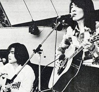 1974年オフコース2ndアルバム「この道をゆけば」全12曲中7曲が鈴木作品、後に小田メインになっていくオフコースの歴史の中では鈴木色の強い異色のアルバム。でも本来のオフコースは２人の個性が対等にいいバランスで音楽になっていた。個人的には２人組時代が好き。#オフコース　#小田和正　#鈴木康博