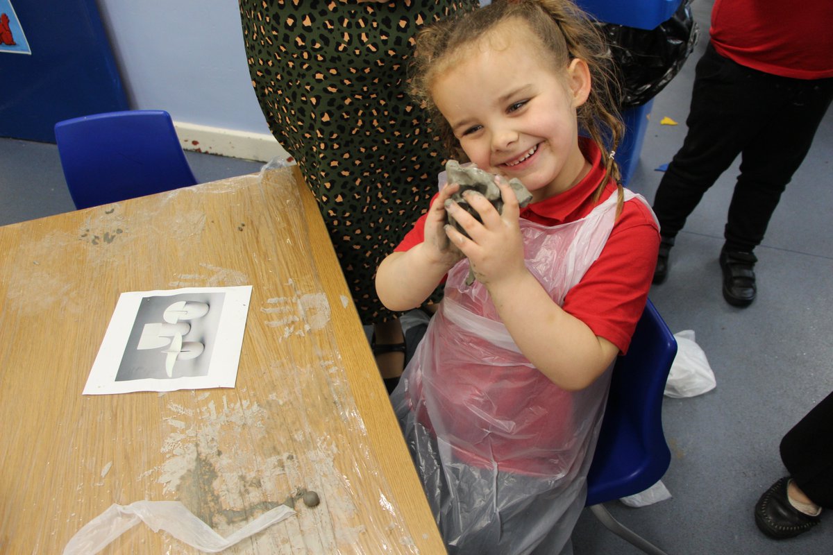 strichardsrc's tweet photo. Today Y1 created clay sculptures in the style of Ruth Duckworth - a German artist whose mostly hand-built pieces helped to push ceramics in a very interesting, more sculptural direction in the 1960s. #artweek #artistinthemaking #year1art #shinelikestars https://t.co/mZt7n0pt05