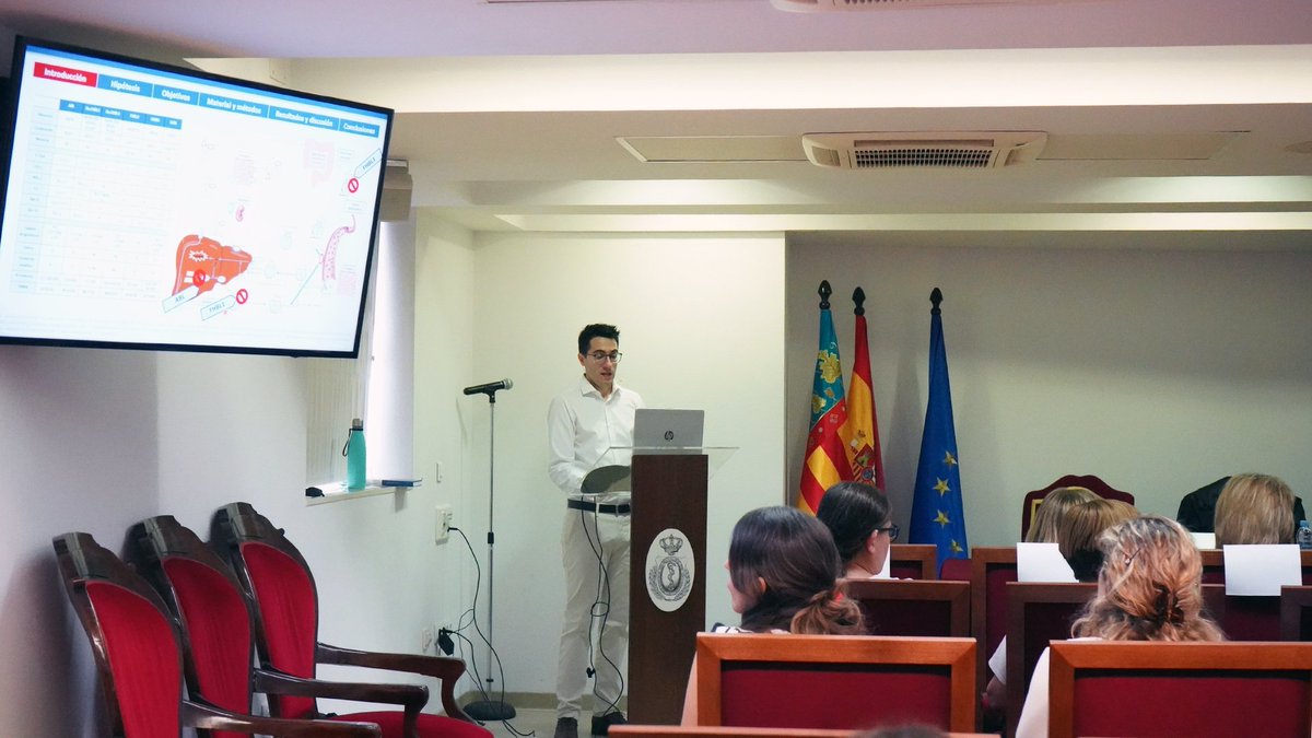 incliva_iis's tweet photo. 👏Felicitamos a Ángel Vicente Valls Arévalo (GI de Nutrición Pediátrica) por la defensa de su tesis doctoral 'Caracterización metabolómica de escolares y adolescentes con hipobetalipoproteinemia', dirigida por las Dras. Cecilia Martínez Costa y Vannina Elena Gonzalez Marrachelli. https://t.co/xYjXn3cRjj