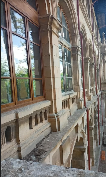 ¡Adiós a la Escuela de Arte de Palma! 
1. Esta semana se completó el proceso de división. En cuanto se construya el nuevo edificio (en cinco o seis años) la mayoría de los docentes abandonará el precioso lugar que les diferenciaba. Sigue hilo.