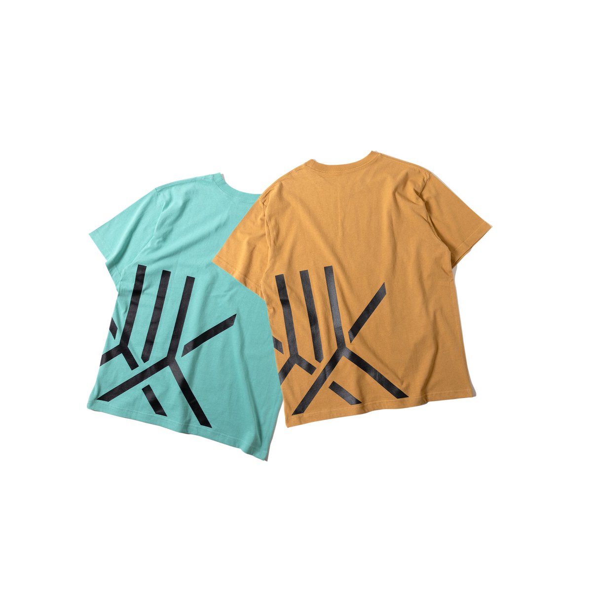 fs_komagane's tweet photo. 夏の強い日差しにも負けないヘビーウエイトの生地を使用した存在感たっぷりなTシャツなどをラインナップ！

販売は6/1からとなります。
 
直営店のみでの扱いとなります。
各アイテム数量限定となっていますので、必ず欲しいという方は、今すぐ予約を！！ https://t.co/6gkGUA6JJP